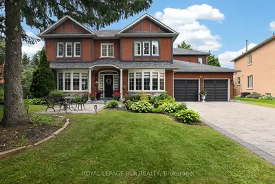713 Exceller Circle, Newmarket, On L3x 1p4