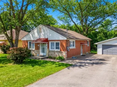 735 Srigley Street, Newmarket, On L3y 1x6