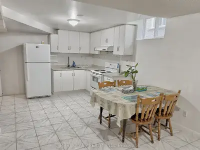 3 Pettigrew Court, Markham, On L3s 1l8