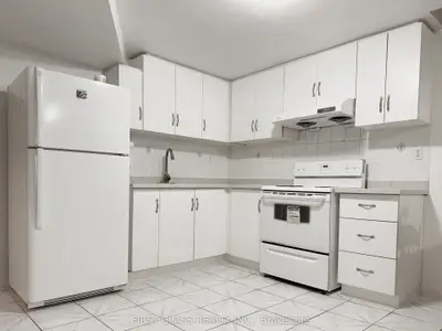 3 Pettigrew Court, Markham, On L3s 1l8