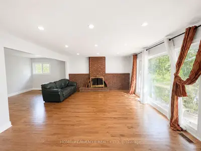 14178 Yonge Street, Aurora, On L4g 0p5