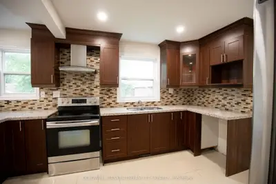22 Elm Grove Avenue Upper, Richmond Hill, On L4e 2t1