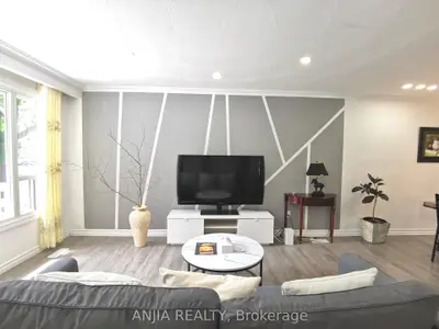 442 Bonita Court Main, Richmond Hill, On L4c 3n1