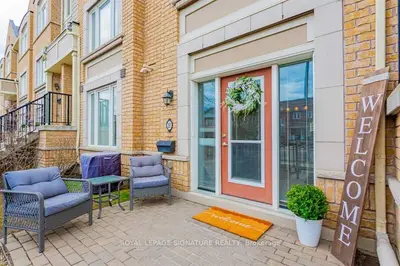 261 John Way W 2, Aurora, On L4g 0s8