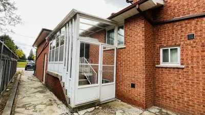 38 Weldrick Road W Lower, Richmond Hill, On L4c 3t8
