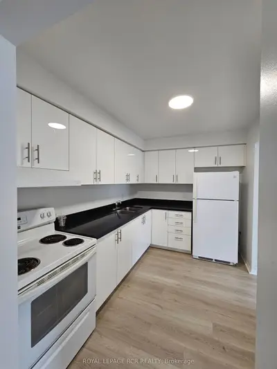 2 Orchard Heights Boulevard 202, Aurora, On L4g 3w3
