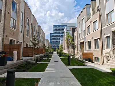 141 Honey Crisp Crescent Th187, Vaughan, On L4k 0n7