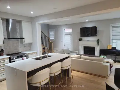 2 Sweet Pear Street, Markham, On L6c 3m4