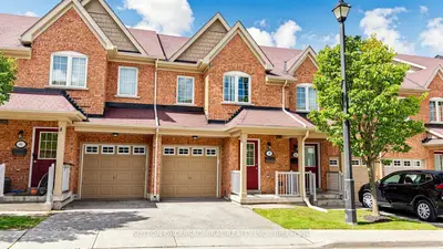46 Edwin Pearson Street, Aurora, On L4g 0s1