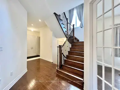 71 Hamster Crescent, Aurora, On L4g 3g7