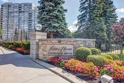 7 Townsgate Drive 810, Vaughan, On L4j 7z9