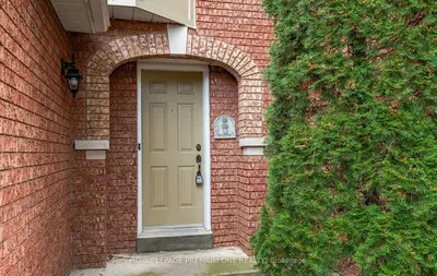 919 Caribou Valley Circle, Newmarket, On L3x 1w9