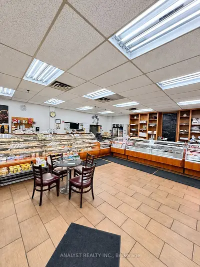 270 Chancellor Drive, Vaughan, On L4l 7m1