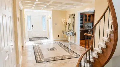 5 Vanwood Road, Markham, On L3t 2n1