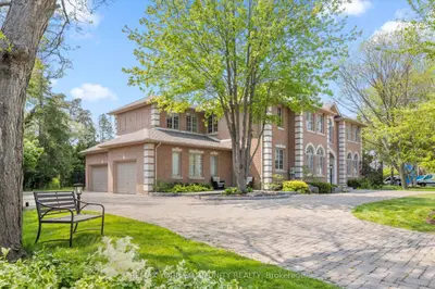 22 Valloncliffe Road, Markham, On L3t 2w8