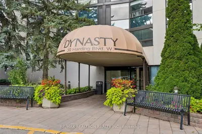 30 Harding Boulevard W 1111, Richmond Hill, On L4c 9m3