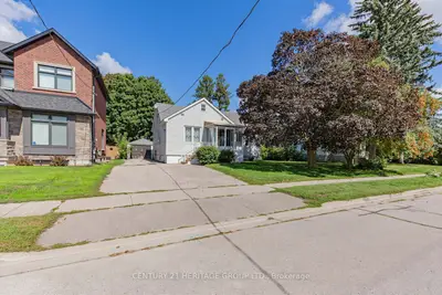 92 Kennedy Street E, Aurora, On L4g 1c4