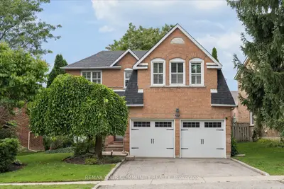 102 Edmund Seager Drive, Vaughan, On L4j 4s8