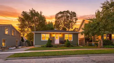 422 Queen Street, Newmarket, On L3y 2h2