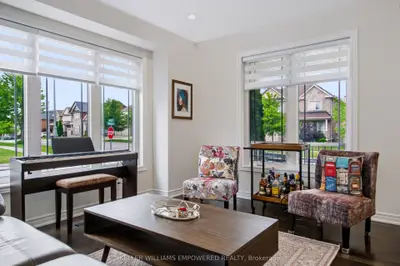 33 Winisk Street, Richmond Hill, On L4e 0l5
