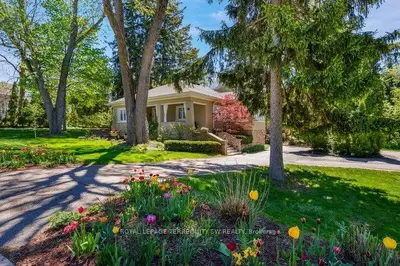 41 Kennedy Street W, Aurora, On L4g 2l6