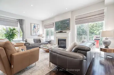 1331 Major Mackenzie Drive W 116, Vaughan, On L6a 4w4
