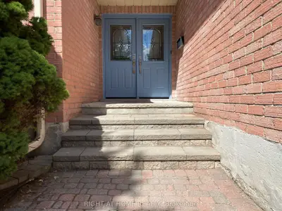 4 Kirkland Court, Richmond Hill, On L4c 9h3