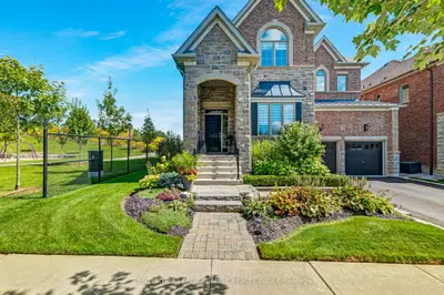 56 Walter Tunny Crescent, East Gwillimbury, On L9n 0r4