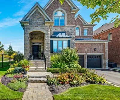 56 Walter Tunny Crescent, East Gwillimbury, On L9n 0r4