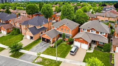 26 Kew Gardens, Richmond Hill, On L4b 1r6