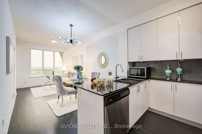 9582 Markham Road 907, Markham, On L6e 0t4