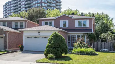 40 Nightstar Drive, Richmond Hill, On L4c 8h7