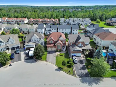 13 LIONS Court, Essa, ON L0M 1B5