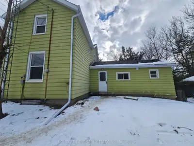 18852 Leslie Street Side Unit (facing North), East Gwillimbury, On L0g 1v0