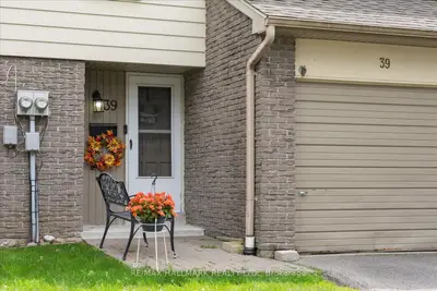 39 Camelot Way 69, Markham, On L3p 3w2