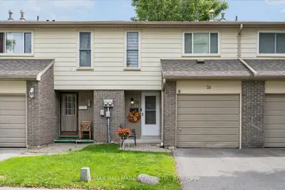 39 Camelot Way 69, Markham, On L3p 3w2