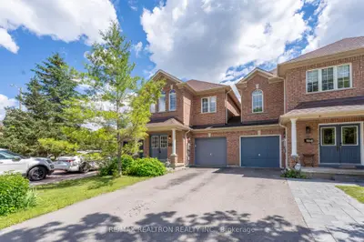 19 Naughton Drive, Richmond Hill, On L4c 4m6