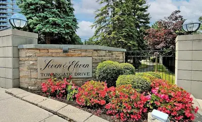 7 Townsgate Drive 310, Vaughan, On L4j 7z9