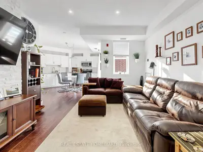 15450 Yonge Street 309, Aurora, On L4g 0k1