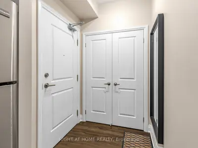 24 Woodstream Boulevard 808, Vaughan, On L4l 8c4