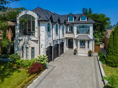 102 Oxford Street, Richmond Hill, On L4c 4l5