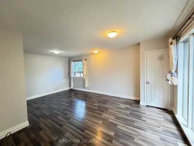 887 Srigley Street Main, Newmarket, On L3y 1y2