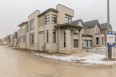 89 Halldorson Avenue, Aurora, On L4g 7z4