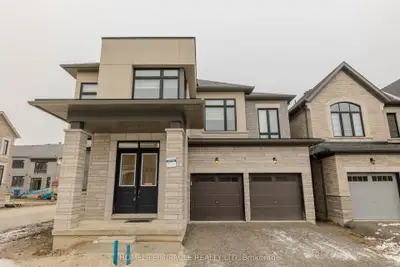 89 Halldorson Avenue, Aurora, On L4g 7z4