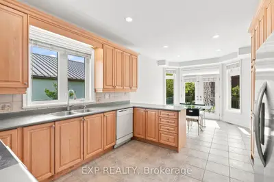 33 Valleyford Avenue, Richmond Hill, On L4c 0a7