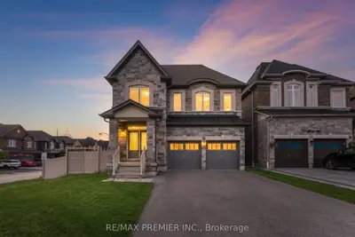 122 Mckenzie Way, Bradford West Gwillimbury, On L3z 4j4