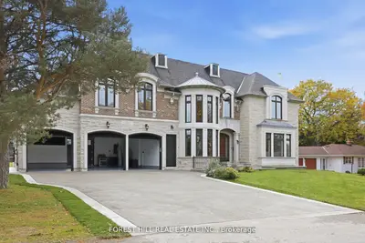 39 Patricia Drive E, King, On L7b 1h5
