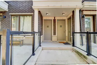 200 Alex Gardner Circle 28, Aurora, On L4g 3g5