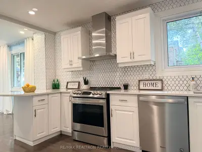383 Sandford Street, Newmarket, On L3y 4s5
