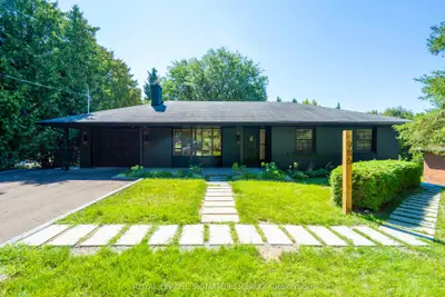 986 Srigley Street, Newmarket, On L3y 1y3